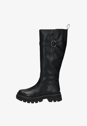 Schwarzer knöchelhoher Lederstiefel mit dicker Profilsohle, seitlichem Schnallenriemen und einer Zuglasche an der oberen Rückseite.