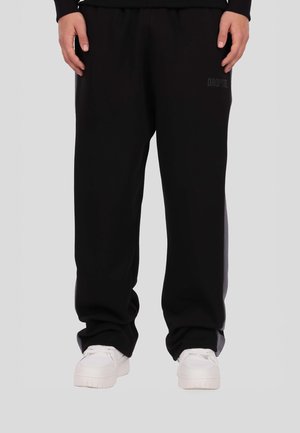 - Spodnie treningowe