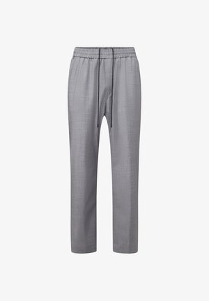 Vaaleanharmaat räätälöidyt housut, joissa joustava vyötärönauha ja musta kiristysnauha, suoralahkeinen malli, ei näkyviä taskuja tai koristuksia.