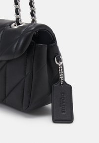 COACH TABBY SHOULDER BAG 20 WITH PILLOW QUILTING - Cross body bag - black