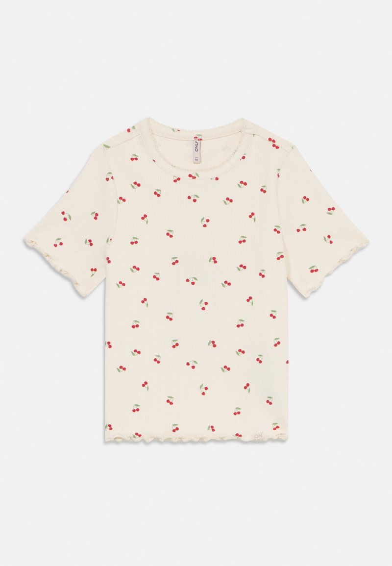 Κρεμ ριγέ μπλουζάκι με εκτύπωση κερασιάς που απεικονίζει κόκκινες κερασιές και πράσινα φύλλα. Κοντά μανίκια με λεπτομέρεια σε σχήμα κυματοειδούς τελειώματος.