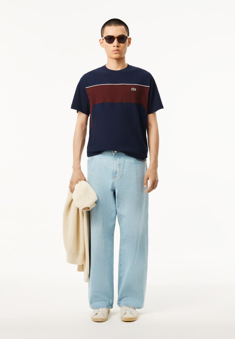 Lacoste T-shirt print donkerbruin