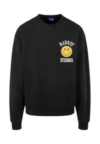 Fekete pulóver bordás mandzsettával és hem-el. Bal mellen nyomtatott sárga mosolygós arc logó és "MARKET STUDIOS" felirat található.
