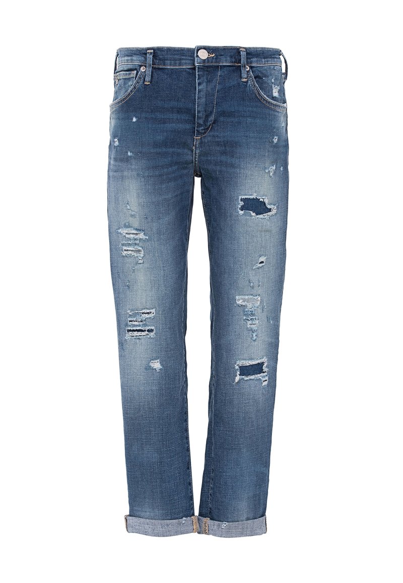 Jeans de mezclilla azul con puños enrollados, que presentan múltiples áreas desgastadas y rasgadas en las piernas delanteras y un cierre de botón en la cintura.