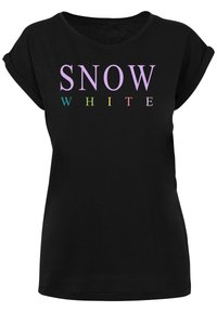 Juodas trumpomis rankovėmis marškinėliai su užrašu "SNOW" purpurine spalva ir "WHITE" daugiatoniu šriftu. Minkštas medvilnės audinys, standartinis siluetas.