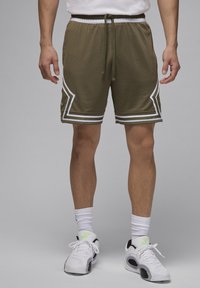 Unselected, olive/white