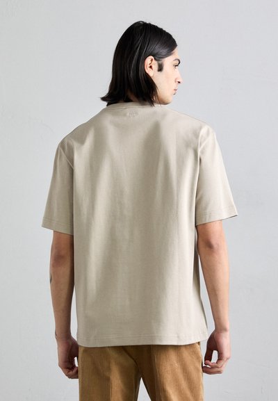 Filippa K HEAVY CREW NECK TEE - Pamata T-krekls - moss grey