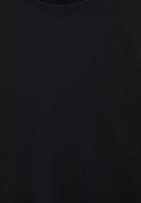 Schwarzes Kurzarmshirt aus weichem, glattem Stoff mit rundem Ausschnitt und ohne sichtbare Muster oder Verzierungen.
