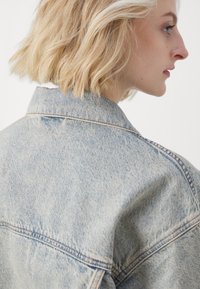 Levi's® 90S TRUCKER - Veste en jean - where's the tint trucker