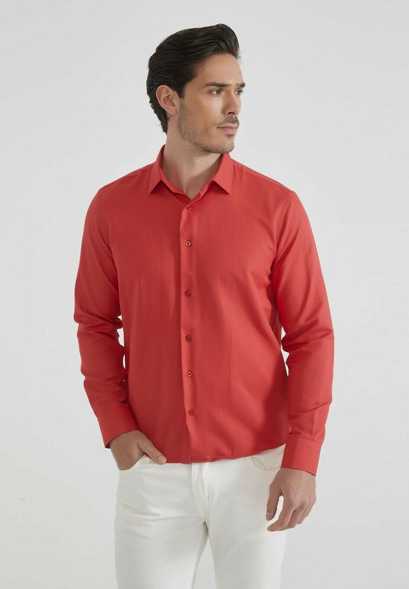 Yves Enzo CONFORT - Chemise - rouge