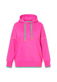 Kirkkaan vaaleanpunainen hupullinen collegepaita, jossa vihreät nyörit, resorit hihansuuissa ja helmassa sekä vihreä koristereuna, esitetty valkoisella taustalla.