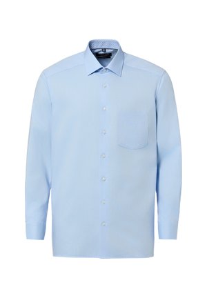 Hellblaues Langarm-Herrenhemd mit Knopfleiste, spitzem Kragen und Brusttasche, dargestellt auf weißem Hintergrund.