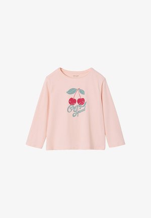 Hellrosa Langarmshirt mit Grafik von zwei roten Kirschen, grünen Blättern und grünem Text "Cherry Squad" vorne in der Mitte.