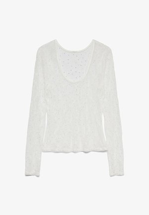 Balts tops ar garām piedurknēm un apaļu izgriezumu, ar reljefētu audumu un izkaisītiem melniem akcentiem. Gluds, viegls materiāls.