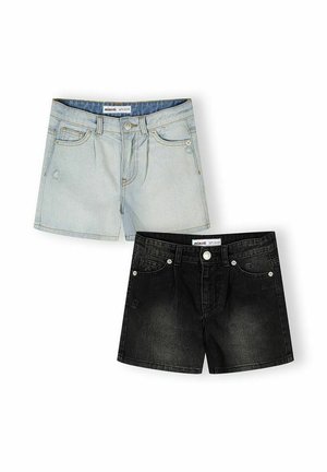 Jasnoniebieskie i czarne szorty dżinsowe z guzikami z przodu, szlufkami na pasek i kieszeniami, ułożone płasko na białym tle.