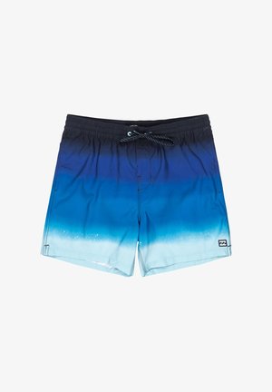 Blå svømmebukser med en gradient fra mørk navy til lys blå, med elastisk talje, snor og logopatch.