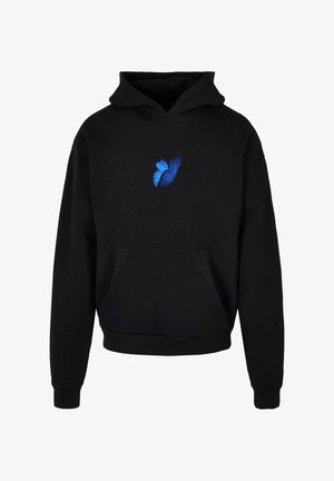 Hanorac negru cu un buzunar frontal, având un grafic cu un fluture albastru pe piept. Fabricat dintr-un material moale, cu o croială relaxată.