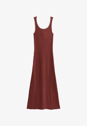 Vestido midi sin mangas acanalado en color óxido con ribete blanco en forma de ondas a lo largo del escote y las tiras.