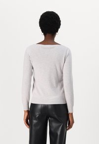 Repeat SWEATER biały