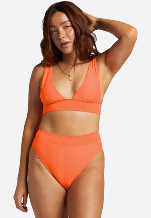 Set di bikini arancione brillante con una texture a coste, design a scollo a V sulla parte superiore e slip a vita alta, dettagliato, per una maggiore copertura.
