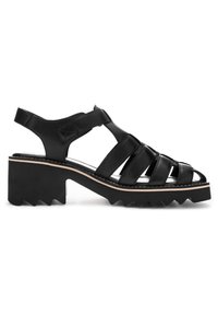 Sandale en cuir noir à bout ouvert avec talon bloc épais, bride de cheville réglable et lanières découpées sur le pied et le talon.