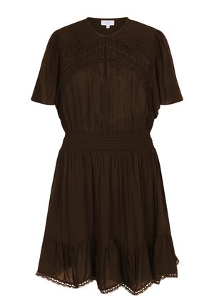 Robe courte à manches courtes marron foncé avec col rond, taille élastique, détails décoratifs en dentelle sur la poitrine et l'ourlet, et jupe évasée avec bordure à volants.