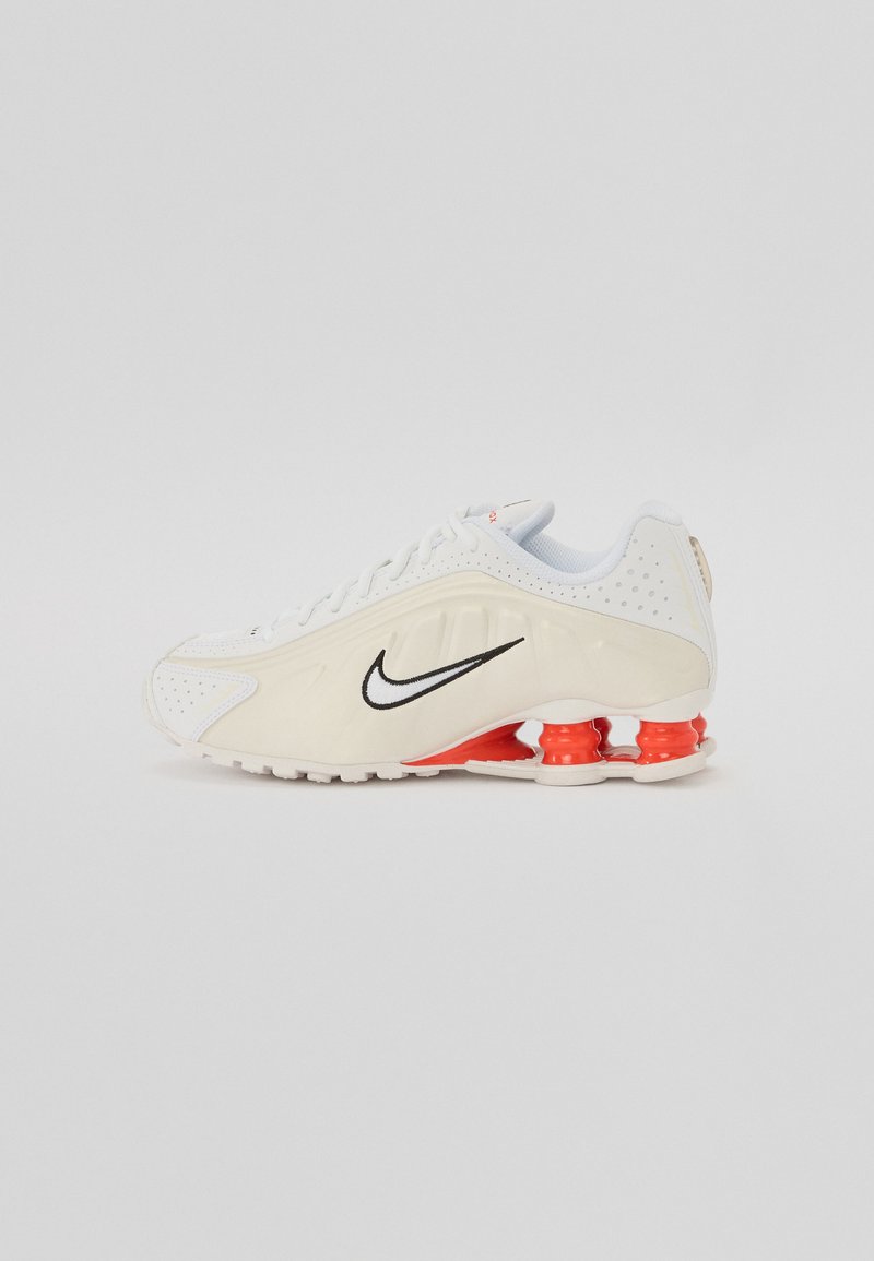 Nike Sportswear - SHOX R4 - Sneaker low - white/phantom/picante red, Vergrößern