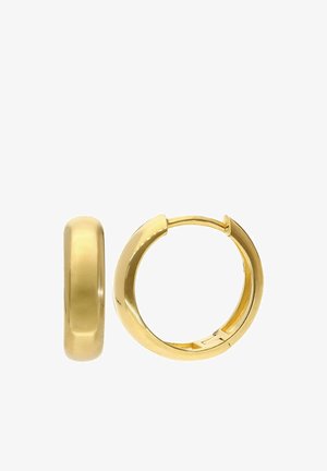 Goldene Creolen mit glatter, polierter Oberfläche, eine geschlossen und die andere geöffnet, um den Verschlussmechanismus zu zeigen.