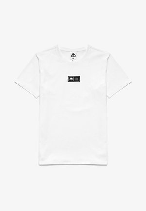 T-shirt blanc à manches courtes Kappa avec un petit patch logo rectangulaire noir centré sur la poitrine.
