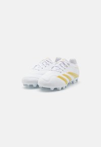 adidas Performance PREDATOR CLUB FXG UNISEX - Botines de fútbol para terreno firme - footwear white/gold metallic