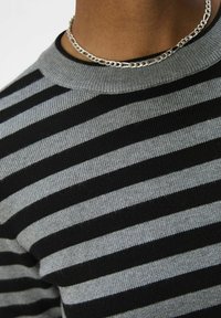 Object Sweter