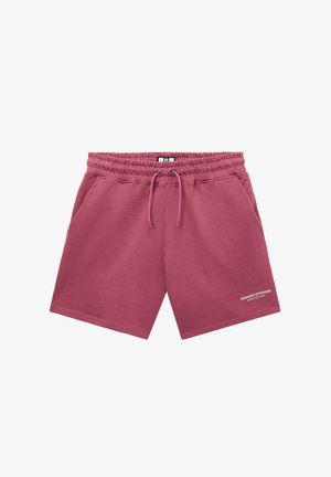 Bordeauxrote Shorts mit elastischem Bund, Kordelzug, Seitentaschen und weißem "Weekend Offender Admit Nothing" Schriftzug am unteren linken Bein.