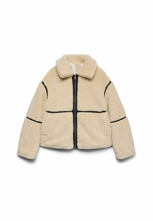 Chaqueta de imitación de shearling beige con ribetes negros, cremallera frontal, cuello ancho, mangas largas y bolsillos laterales sobre un fondo blanco.