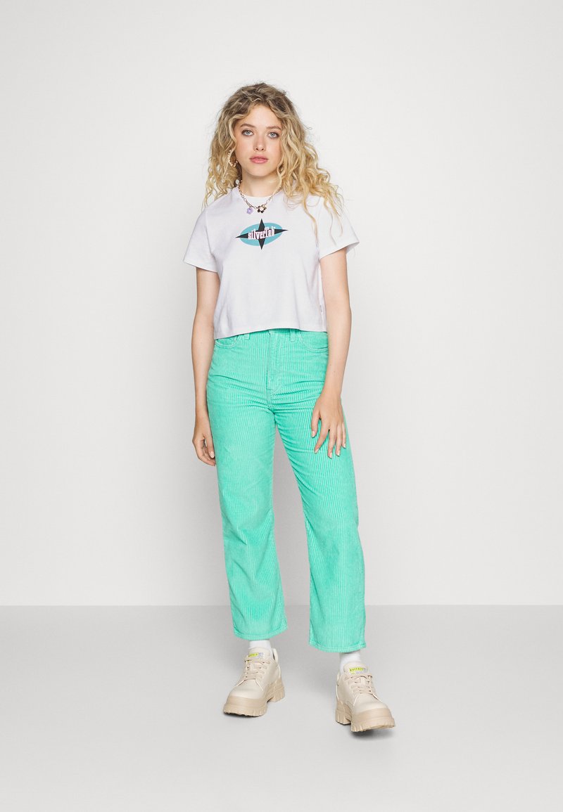 Levi's® CROPPED JORDIE TEE - Triko s potiskem - white