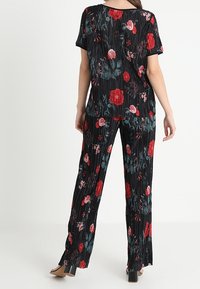 VILA T-shirt med print - black