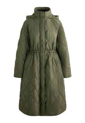 Prešívaný kabát olivovej zelenej farby s vysokým golierom, elastickým pásom a dlhými rukávmi, zdobený diamantovým vzorom a hladkou, ľahkou látkou.