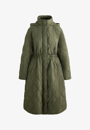 Pikowany oliwkowozielony płaszcz z wysokim kołnierzem, elastyczną talią i długimi rękawami, ozdobiony wzorami w kształcie diamentu i wykonany z gładkiej, lekkiej tkaniny.