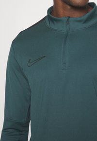 Nike Performance ACADEMY DRILL TOP - Pikkade varrukatega topp - deep jungle/black