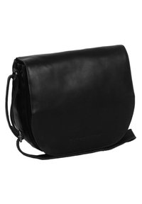 Borsa a spalla in pelle nera con un pattina curva, tracolla regolabile e un logo impresso in modo discreto sulla parte anteriore. Texture liscia, design minimalista.