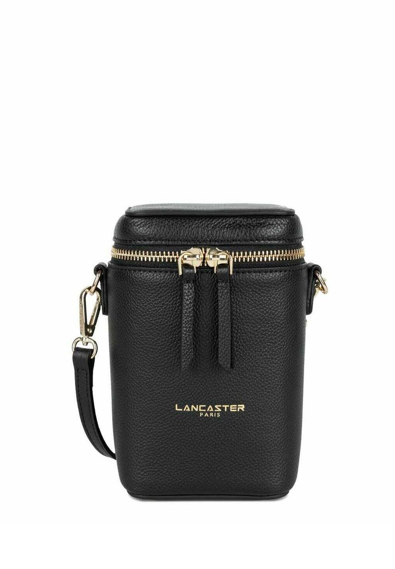 Borsa nera in pelle con una forma strutturata, zip in tono oro e una tracolla removibile. Presenta il logo sul davanti e una finitura testurizzata.