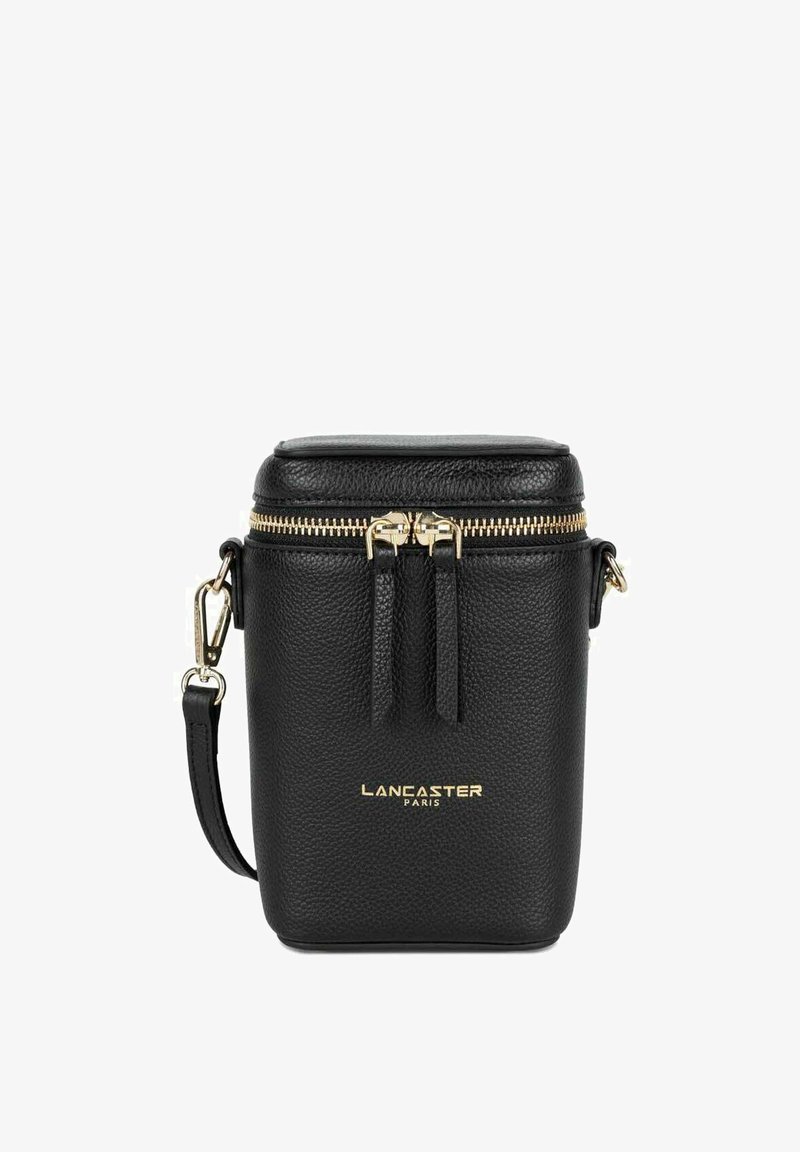 Borsa nera in pelle con una forma strutturata, zip in tono oro e una tracolla removibile. Presenta il logo sul davanti e una finitura testurizzata.