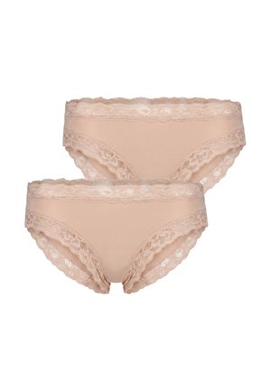 Zwei beige Damen-Bikini-Slips mit Spitzenbesatz übereinandergelegt, die florale Spitzendetails an Bund und Beinausschnitten zeigen.