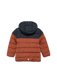 Padded Jacke mit abnehmbarer Kapuze. Merkmale ein Zweifarbendesign: dunkelblaue Oberseite, rostorange Unterseite und horizontale Stepptextur.