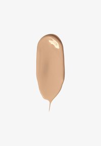 Beżowy podkład w płynie o kremowej konsystencji i półmatowym wykończeniu, zaprezentowany jako gładki smuga na białym tle.