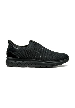 Sneaker slip-on nero con tomaia in maglia, piccoli fori di ventilazione sul lato, suola ondulata imbottita e toppa lucida sul tallone.