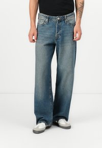 Jack & Jones - JJIDAVE JJORIGINAL - Avar lõikega teksad - blue denim Väikepilt 1