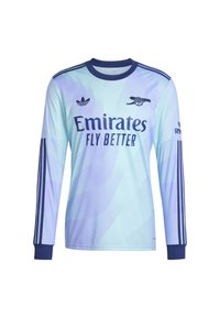 Lyseblå langærmet fodboldtrøje med marineblå detaljer, fremhævet af en rund hals, "Emirates" branding og tre-stripes design på ærmerne.