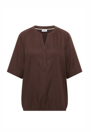 Braune Kurzarmbluse mit rundem Halsausschnitt, teilweiser Knopfleiste und elastischem Saum, vor weißem Hintergrund dargestellt.
