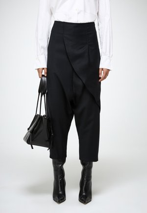 LARYSSA - Spodnie materiałowe