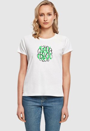 T-shirt en coton blanc à manches courtes. Présente un motif graphique vert et noir sur le devant. Coupe décontractée avec un col rond.